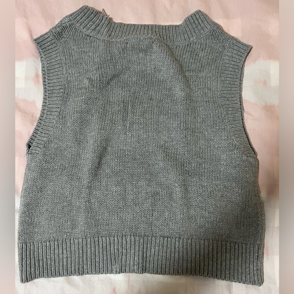 abercrombie and Fitch Sweater vest - Picture 3 of 3
